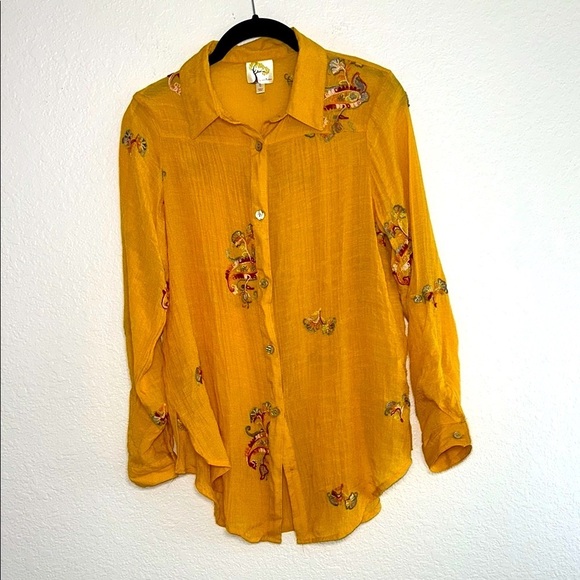 Fig & Flower Yellow Embroidered Blouse Small - Picture 2 of 6